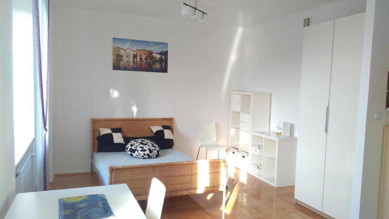 Apartament Hallera Square Warsaw 27M2 Bagian luar foto