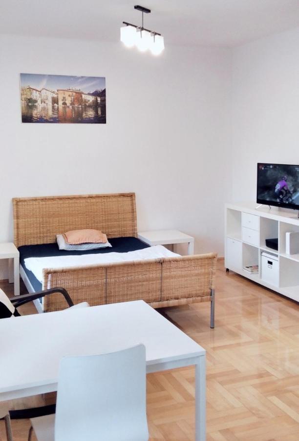 Apartament Hallera Square Warsaw 27M2 Bagian luar foto
